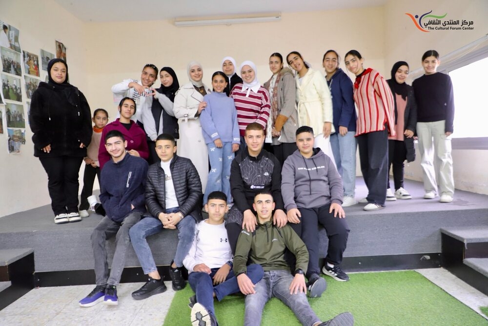نفّذ مركز المنتدى الثقافي، بالشراكة مع مركز الدراسات النسوية، سلسلة من الدورات التدريبية المتخصصة في فنون المسرح، قدّمها الممثل فارس الأسمر والممثلة مرح أبو عرب، بمشاركة مجموعة من اليافعين والمهتمين بالعمل المسرحي.