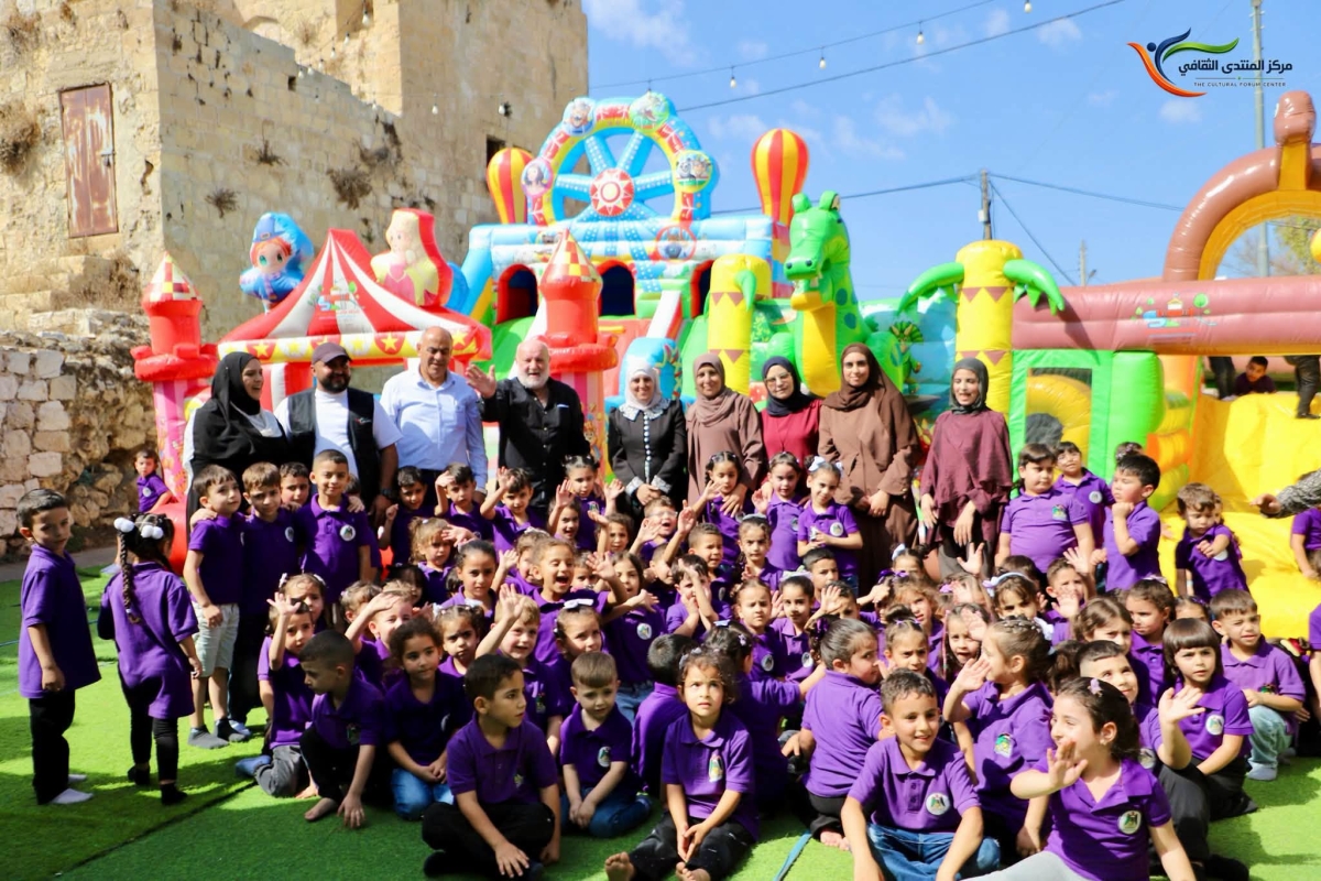 As part of efforts to promote children’s mental health, the Cultural Forum Center, in partnership with Beit Anan Municipality, organized a recreational day for the children of Beit Anan Model Kindergarten at the Old Town “Qaa Al-Housh.” The day was g