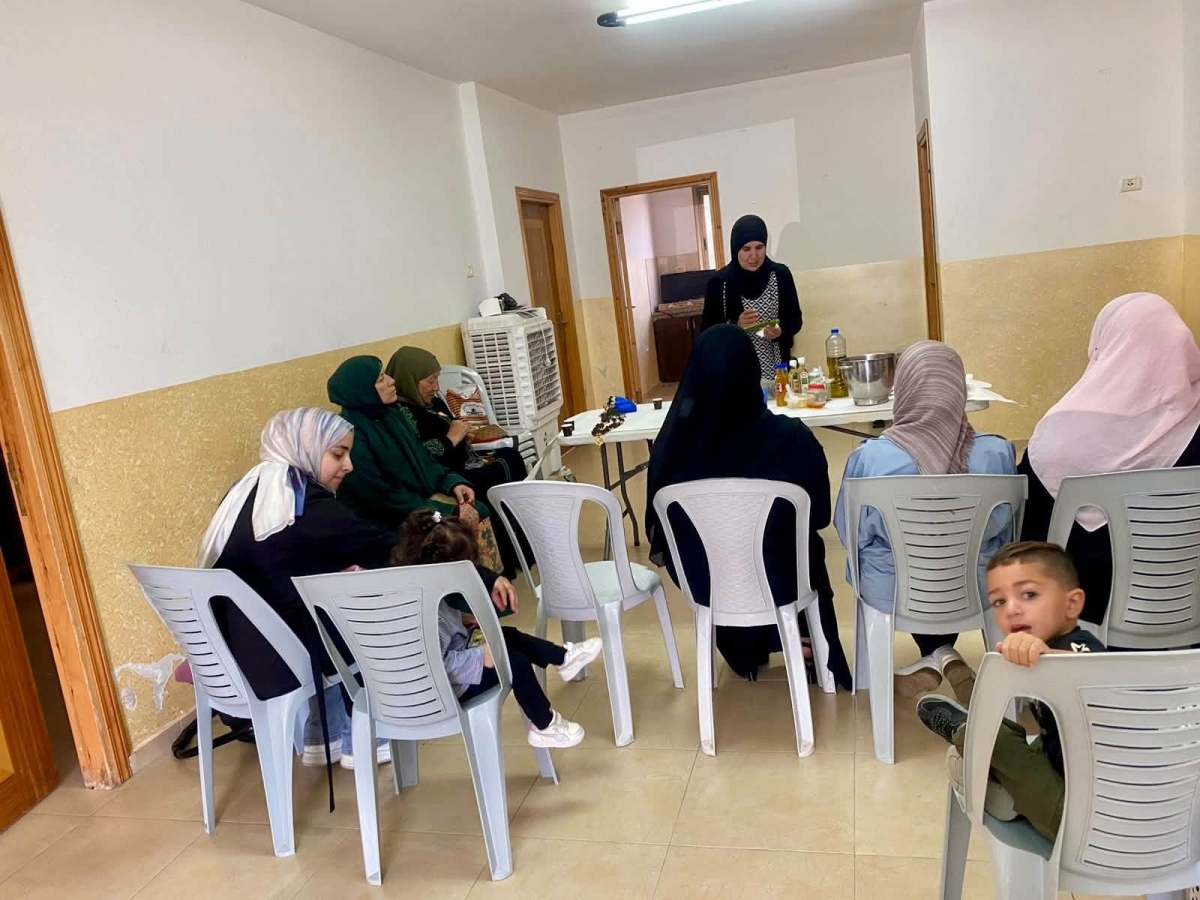 Training Workshop on Burn Cream Production The Cultural Forum Center organized a training workshop on producing burn creams in Khirbet Umm Al-Lahm, with the participation of 15 women, facilitated by trainer Insaf Al-Hanawi. The workshop aimed to enha