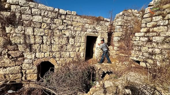  The Cultural Forum Center, in partnership with the Tamer Institute for Community Education, held a session on Thursday, October 8, 2026, titled “From the Olive Tree to Oil… and from Oil to Soap,” introducing participants to the process of olive oil 